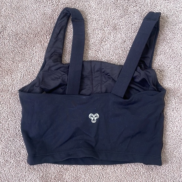 Aritzia TNA athletic crop top with bra inside. Black size xs - Picture 2 of 4